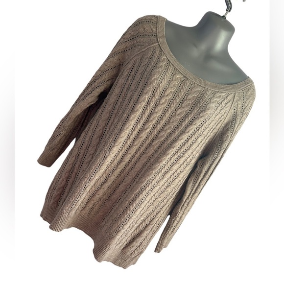 American Eagle Cable Knit Sweater • Used • Size: Large - Picture 2 of 6